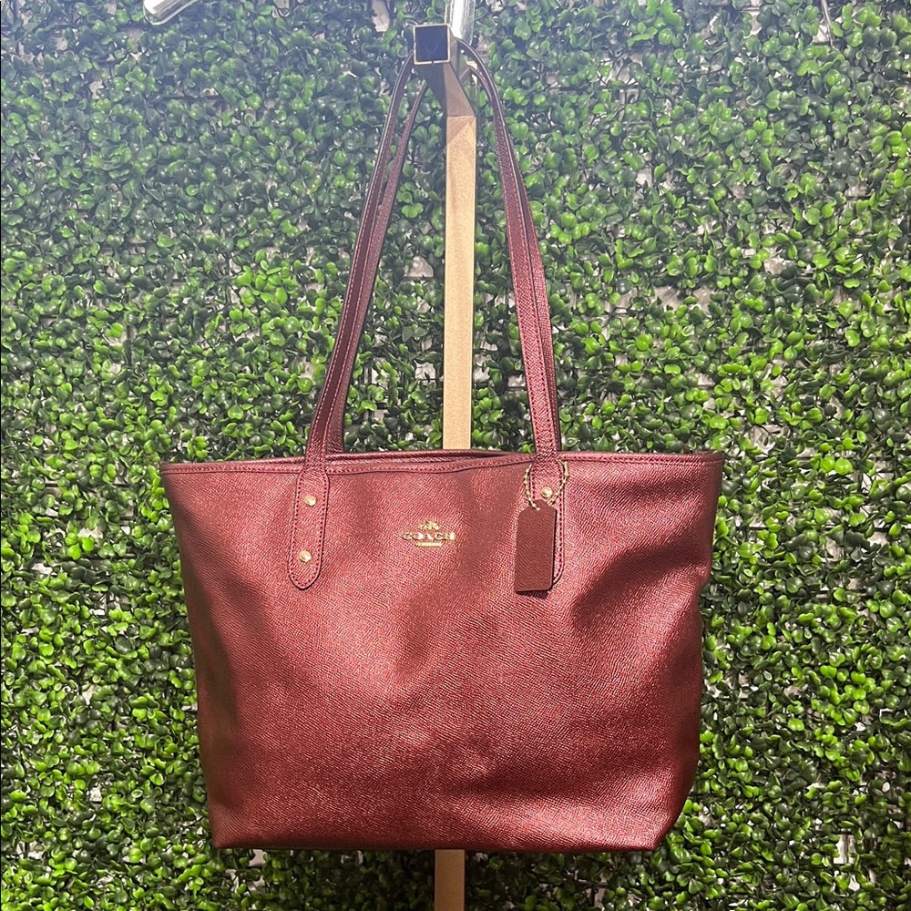 Coach Burgundy Tote Bag Exclusive Maroon Pearl Gold City Town Zip